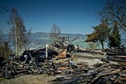 Die Scheune brannte bis auf die Grundmauern nieder. (Bild: Pius Amrein / Neue LZ)