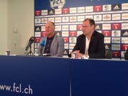 Marcel Kälin (links) präsentiert sich an der Medienkonferenz vom 6. September als neuer CEO des FCL. Mit auf dem Bild ist FCL-Mediensprecher Max Fischer. (Bild: Sara Häusermann / luzernerzeitung.ch)