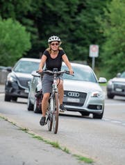 Auf dem Strassenabschnitt Rebstock–Lerchenbühl zwischen Luzern und Meggen gibt es derzeit weder Veloweg noch Velostreifen. (Bild: Dominik Wunderli (11. Juli 2017))