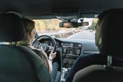 Fahrschüler können auch in Zukunft ihre Autoprüfung in Sursee ablegen. (Symbolbild: Christian Beutler/Keystone (22. Februar 2017))