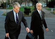 Der Anwalt Lorenz Erni (rechts) mit dem früheren Rentenanstalt-Finanzchef Dominique Morax. (Bild: Steffen Schmidt/Keystone (Zürich, 27. März 2012))