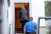 Der Erstfelder Barbetreiber Ignaz W. auf seinem Weg zur Berufungsverhandlung vor dem Obergericht Uri. (Archivbild Urs Hanhart / Neue UZ)
