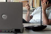 Die Täter erschleichen sich das Vertrauen der Angerufenen und verschaffen sich so Zugang zu deren Computer. (Symbolbild Neue LZ)