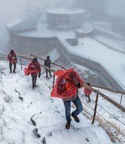 Pilatus-Gäste wurden am Sonntag vom Schnee überrascht. (Bild: Philipp Schmidli (5. November 2017))