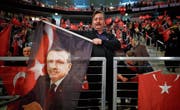 Anhänger des türkischen Staatspräsidenten Recep Tayyip Erdogan in Deutschland. (Bild: Wolfgang Rattay/Reuters (Oberhausen, 18. Februar 2017))