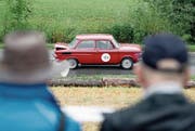 Bei der Bergprüfung zeigt sich, wer was unter der Haube (oder dem Heck) hat. Im Bild ein NSU. (Bild: Corinne Glanzmann (Altbüron, 16. August 2015))