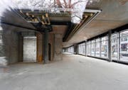 Repräsentativ, aber immer noch leer: die Showrooms, in denen exklusive Sportwagen gezeigt werden sollen. Bild: Gina Böhme (Zug, 23. November 2016)