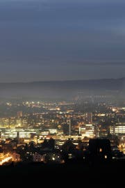 Gehen bei einem Ausstieg aus der Atomenergie die Lichter in Zug aus? Bild: Bruno Arnold (2. November 2005)