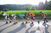 Die ambitionierten Skater absolvieren die Strecke in gebückter Haltung, um eine gute Zeit zu erreichen. (Bild: PD)