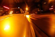 Ganze 43 Stundenkilometer war der Italiener zu schnell unterwegs. (gestellte Szene) (Bild: Philipp Schmidli / Neue LZ)