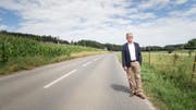 Der Hitzkircher Gemeinderat Cornelius Müller kämpft um den Status Kantonsstrasse für die Strasse zwischen Müswangen und der Aargauer Kantonsgrenze. (Bild: Manuela Jans-Koch (3. August 2016, Müswangen)
