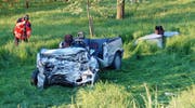 Das durch die Kollision stark beschädigte Unfallauto der 28-Jährigen. (Bild: PD)