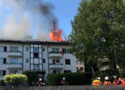 Das Feuer breitete sich über den gesamten Dachstock aus. (Bild: Kantonspolizei Schwyz)
