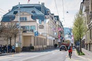 Velofahrer sollen auf der Haldenstrasse mehr Platz bekommen. (Bild: Roger Grütter (Luzern, 28. März 2017))