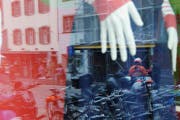 Die Vandalen hatten es auf Schaufenster abgesehen. Die Polizei sucht Zeugen. (Symbolbild Archiv / Neue LZ)