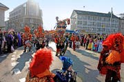 «Cirque Borgi» - gewaltiger Tambourmajor der Borggeischter Rothenburg. (Bild: Nadia Schärli / Neue LZ)