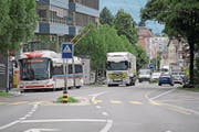 Für die Kantonsstrasse, hier auf der Höhe Schappe-Center, wird ein neues Bauprojekt ausgearbeitet. (Bild: Pius Amrein (Kriens, 26. Juli 2017))