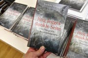 Das Cover des Enthüllungsbuches «Jürg Jegges dunkle Seite». (Bild: Keystone (Zürich, 4. April 2017))