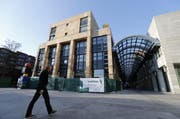 Wer im Einkaufszentrum Metalli parkieren will, muss künftig tiefer in die Tasche greifen. (Bild: Stefan Kaiser / Archiv Neue ZZ)