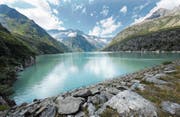 Das Kraftwerk Göschenen nutzt das im Göscheneralpsee gespeicherte Wasser zur Stromproduktion. (Archivbild: Eveline Beerkircher (22. August 2012))