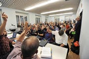 Die Korporationsbürger stimmen dem Reglement deutlich zu. (Bild: Urs Hanhart / Neue UZ)