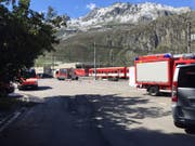 Auch die Feuerwehr war alarmiert worden (Fahrzeug am rechten Bildrand). (Bild: Leserbild)