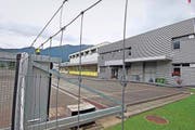 Auf diesem Areal in Seewen, wo bis September 2015 die Militärpolizei untergebracht war, soll das Bundeszentrum errichtet werden. (Bild Andreas Seeholzer)