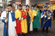 Die fünf Weibel der im LFK organisierten Zünfte und Fasnachtsgesellschaften warten auf ihre «Meister». (Bild: PD)
