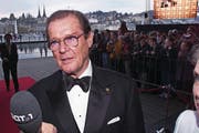 Roger Moore als Unicef-Botschafter in Luzern. (Bild: Esther Michel (17. April 2004))