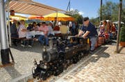 Eine ähnliche Bahn wie die des Modelleisenbahnclubs Einsiedeln wird 2015 durch den Tierpark fahren. (Archivbild Bert Schnüriger)
