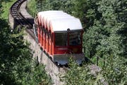 Die Schlattlibahn bei der Fahrt auf den Stoos. (Bild Bert Schnüriger/ Neue SZ)