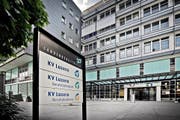 Im Schulhaus Landenberg des KV Luzern nahm sich der 58-jährige Lehrer und Dozent am Montagmorgen das Leben. (Bild Pius Amrein)