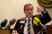 Landammann Armin Hüppin erklärte an der Pressekonferenz von letzter Woche, welche Kosten anfallen werden. (Bild: Keystone/Sigi Tischler)