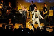 DJ Bobos 1000. Auftritt: Im Kursaal Engelberg tanzt und singt er gemeinsam mit seiner Frau Nancy. (Bild: Corinne Glanzmann/Neue OZ))