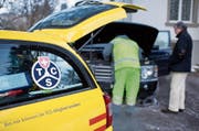 Der Autopannendienst des Touring Clubs Schweiz im Einsatz. Bild: Ennio Leanza/Keystone