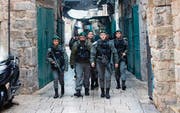 Israelische Militärpatrouille in der Altstadt von Jerusalem. (Bild: Atef Safadi/EPA)
