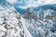 Der Landwasserviadukt ist das Wahrzeichen der Rhätischen Bahn. (Bild: Roberto Maiola/Alamy (18. Januar 2015))