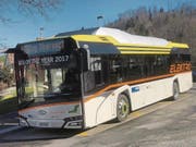 Der Urbino 12 von Solaris steht an der Haltestelle Zug Obersack zur Abfahrt in Richtung Bahnhof bereit. (Bild: Marco Morosoli (Zug, 13. Februar 2018))