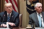 US-Präsident Donald Trump und sein Aussenminister Rex Tillerson. Bild: Brendan Smialowski/AFP (Washington, 30. Juni 2017)