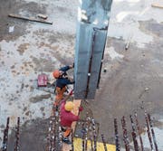 Flankierende Massnahmen bekämpfen Lohndumping, etwa im Bauwesen. (Bild: Ennio Leanza/Keystone)