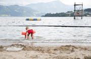 Wer in die Badi gehen will, tut dies am besten am Dienstag oder am Wochenende. (Bild: Archiv Neue LZ / Manuela Jans-Koch)