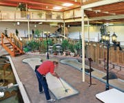 Vergleichbares ist in Ruswil geplant: ein Spieler in der Minigolfhalle in Olten.Bild: Olten Tourismus