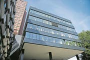 Das Kantonsspital ist der grösste Arbeitgeber in der Zentralschweiz. Im Bild das neue Notfallzentrum des Kantonsspitals Luzern. (Bild: Corinne Glanzmann (8. Juni 2017))
