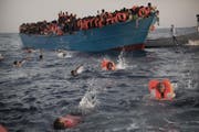 Erschütternde Bilder übers Meer flüchtender Menschen haben die Politik aufgeschreckt. (Bild: Emilio Morenatti/Keystone (Sabratha, 29. August 2016))