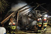 Die Scheune brannte bis auf die Grundmauern nieder. (Bild: Luzerner Polizei)