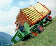 Mit seinem berühmten Ladewagen erzielte Schilter ab 1968 grosse Verkaufserfolge. Das Fahrzeug bestach durch seine grosse Hangtauglichkeit. (Bild: Nidwaldner Museum)