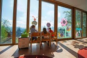 Kinder im Hort der Schulanlage Felsberg. Bild: Dominik Wunderli (Luzern, 19. April 2016)