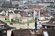 Handyantenne auf einem Wohnhaus an der Dreilindenstrasse in Luzern. (Bild Boris Bürgisser)