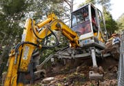 Die Arbeiten am Kraftwerk erfolgten in anspruchsvollem Gelände (Bild: PD)