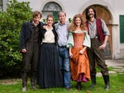 V.l.: Maxim Mehmet als Max, Miriam Stein als Anna, Regisseur Urs Egger, Marie Bäumer als Lina und Pasquale Aleardi als Tommaso (Bild: SRF/Marcus Gyger)